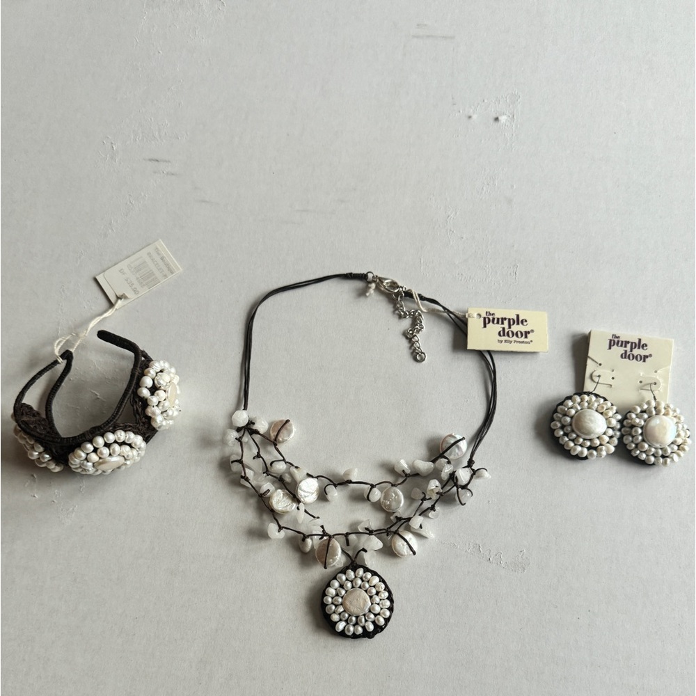 Stunning Jewelry set ideal for evening night out at home or at the beach.